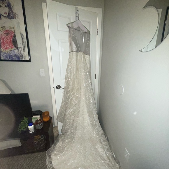 Ashley and Justin 2020 Wedding Dress - Picture 4 of 4